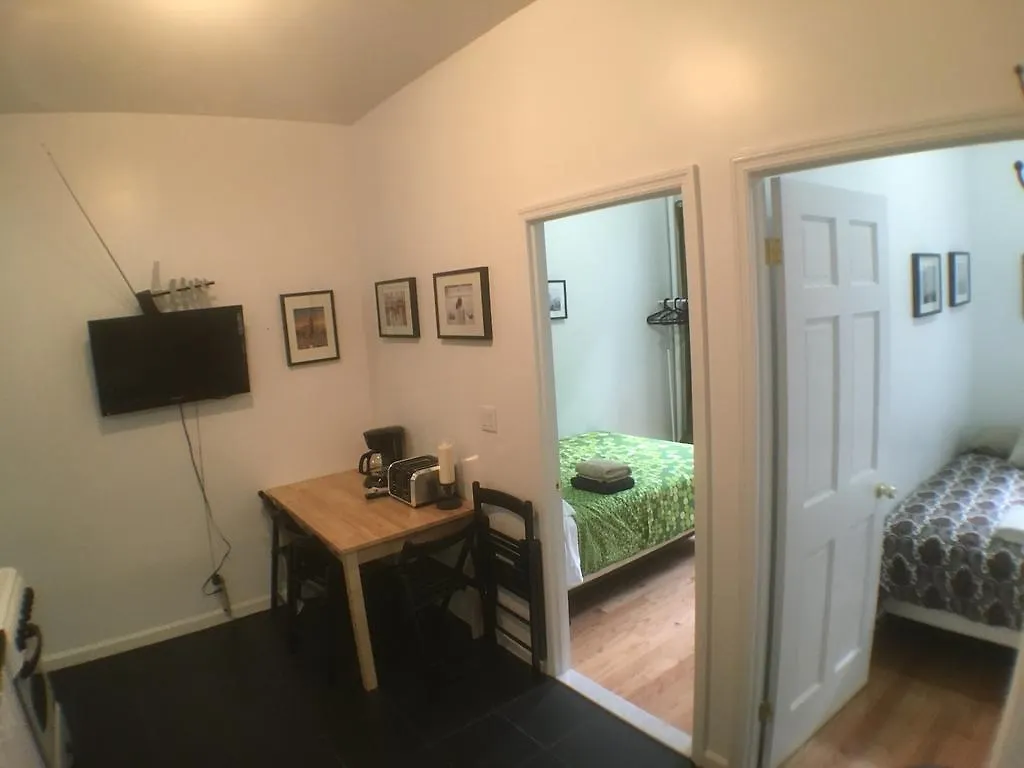 Two Bedroom Apartment Henry Street #42 Nowy Jork